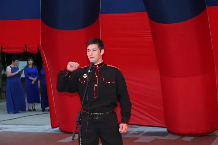 Наконечный Юрий. Сольное народное пение. Преподаватель В.В. Кравцова....JPG