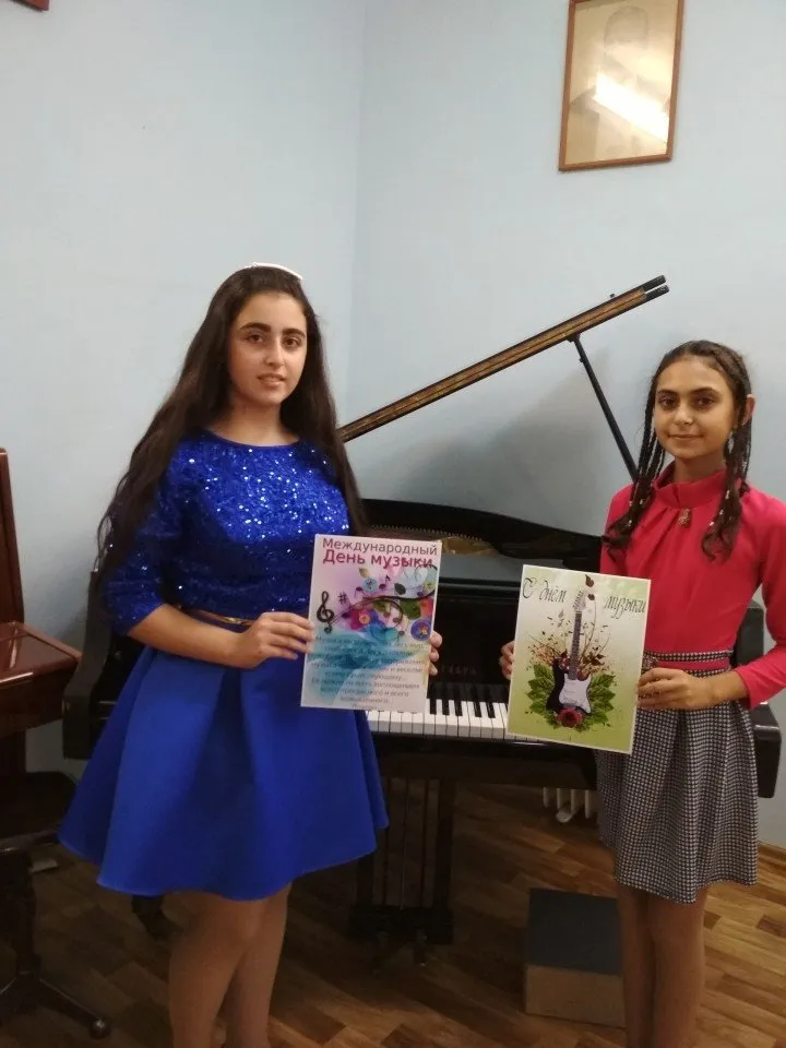 Ведущие концерта Саакян Вика и Казарян Женя