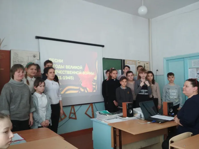 Лейся песня боевая